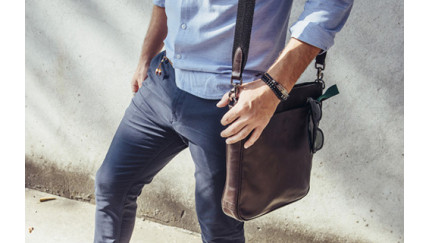 bolsa-masculina-de-couro-estilo-carteiro-430x243