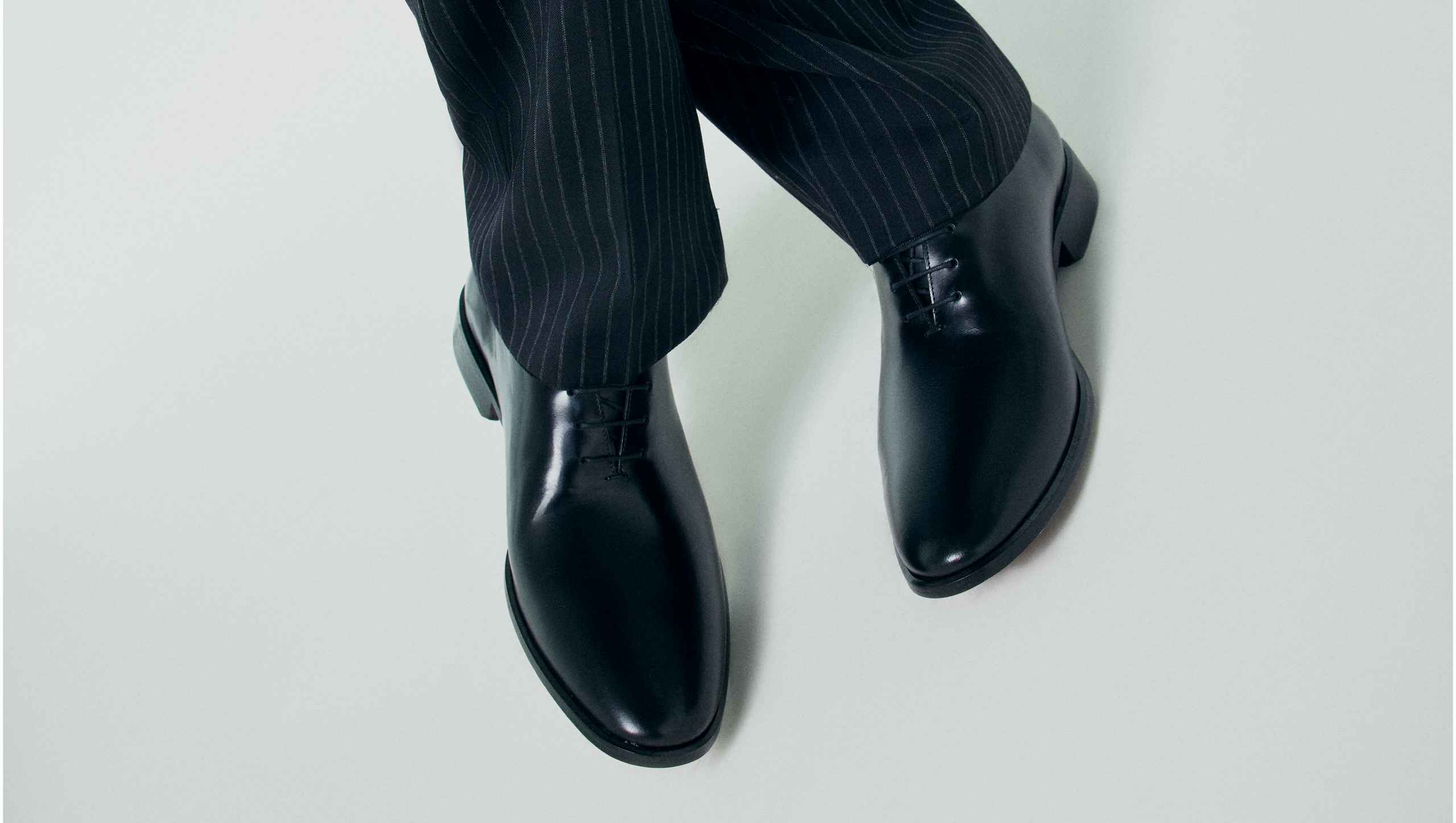 O sapato Oxford entrega boa versatilidade para uso em diferentes ocasiões, do ambiente de trabalho até eventos formais e celebrações especiais.